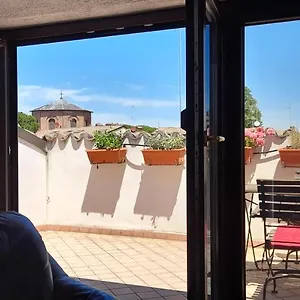 Corte Cavour. Mansarda Nel Cuore Della Appartement